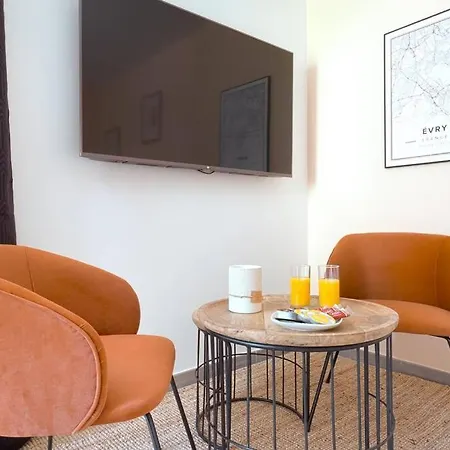 De Charme - Calme, Discret & Cosy - 3' Rer Apartment Evry-Gregy-sur-Yerre